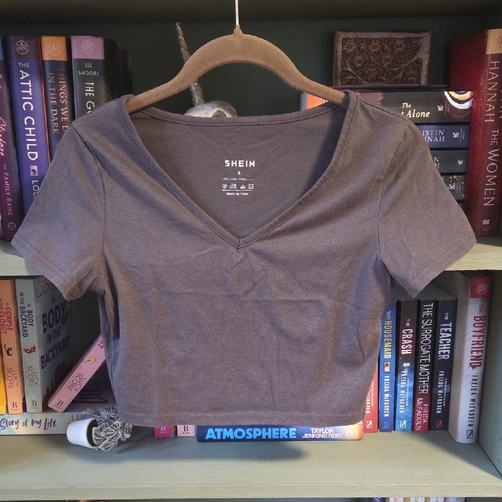 SHEIN Charcoal Gray V-Neck Short Sleeve Crop Top